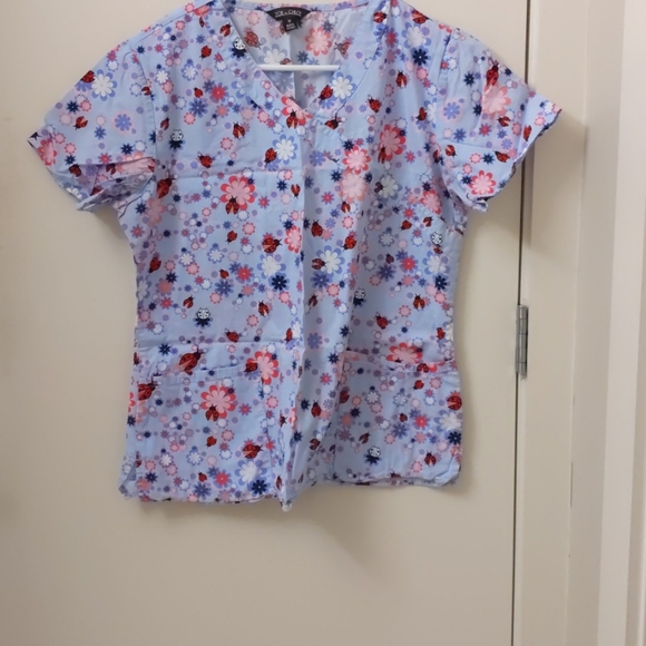 Bundle of kid friendly scrub tops - Picture 3 of 8